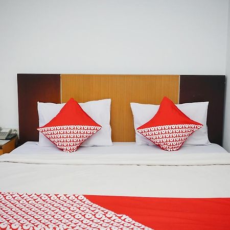 Oyo 2291 Hotel Bahagia Makassar Exteriör bild