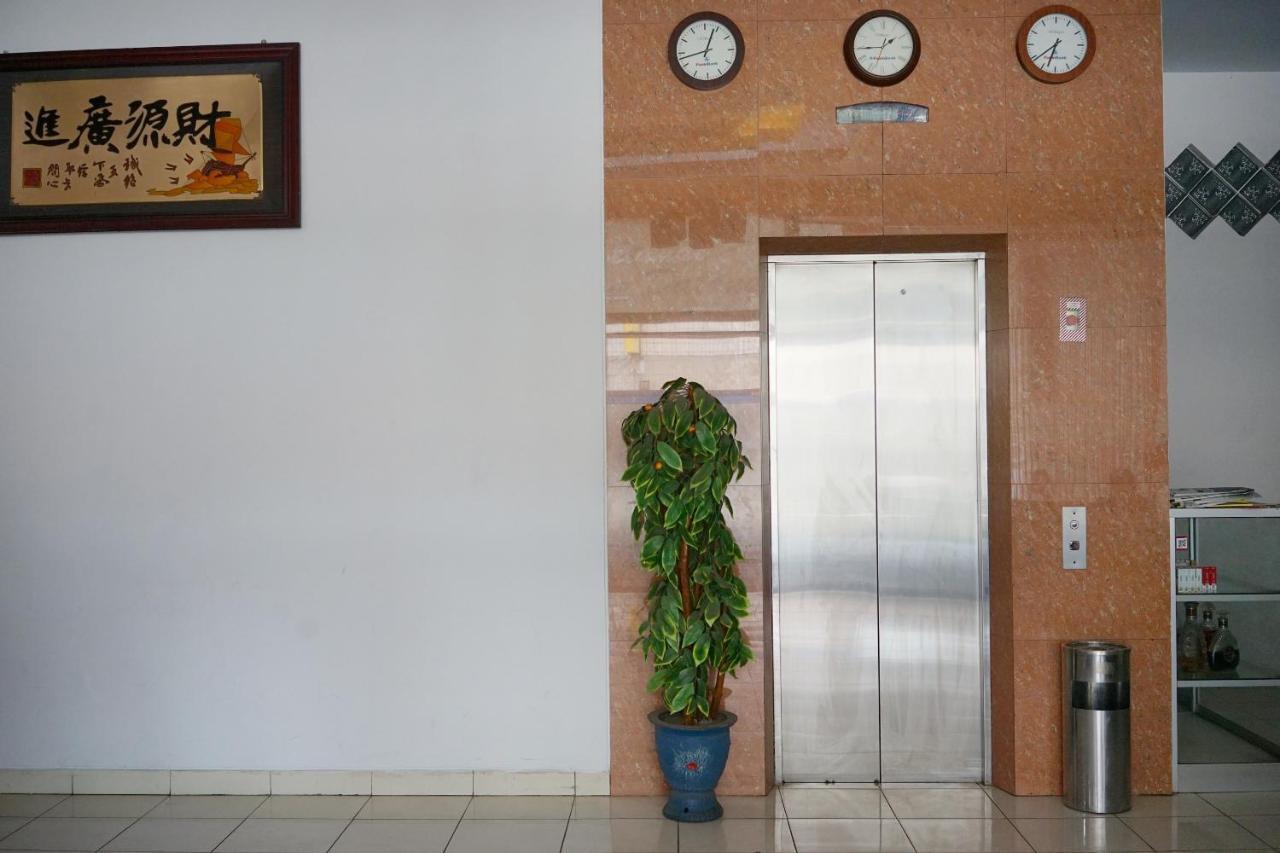 Oyo 2291 Hotel Bahagia Makassar Exteriör bild
