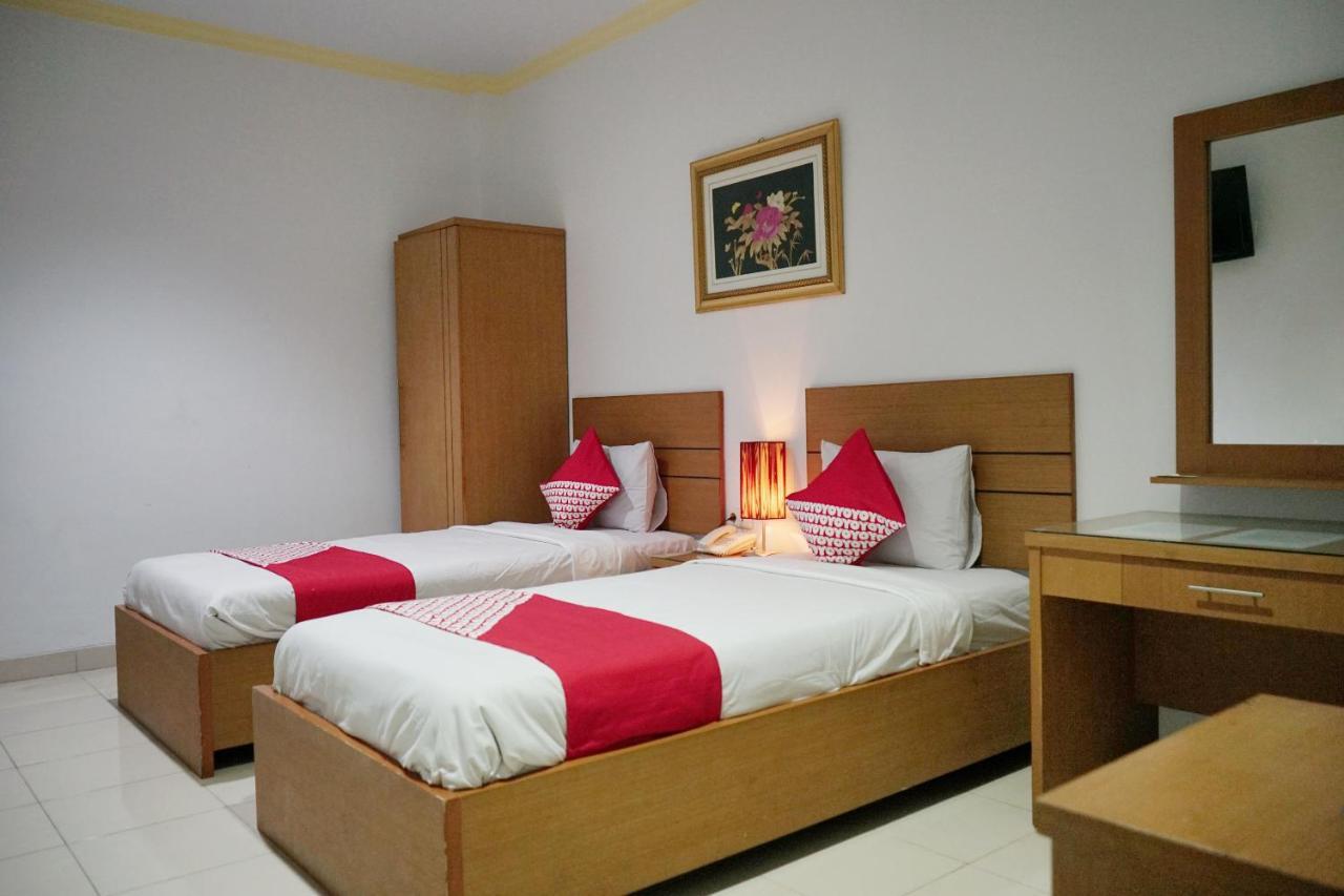 Oyo 2291 Hotel Bahagia Makassar Exteriör bild