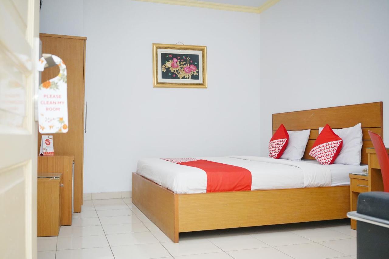 Oyo 2291 Hotel Bahagia Makassar Exteriör bild