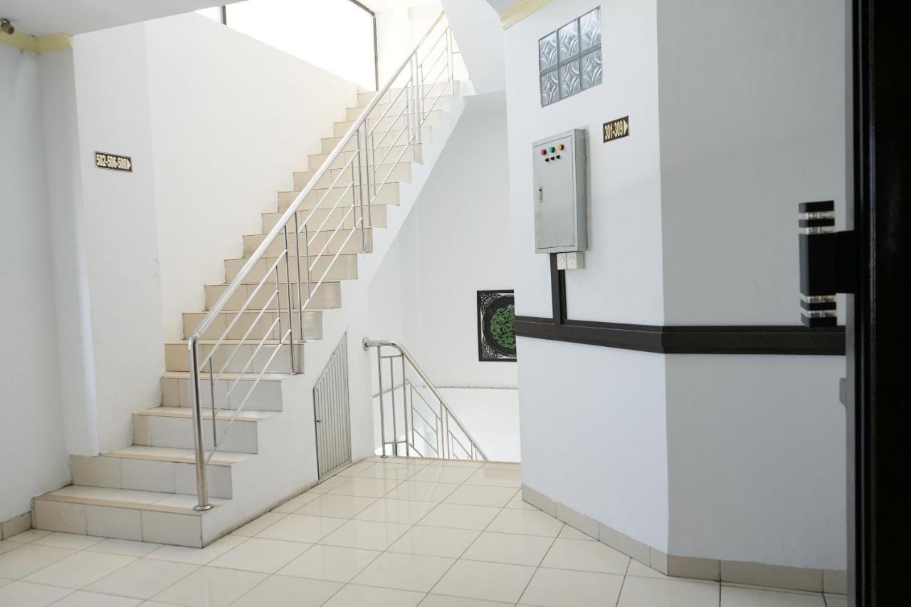 Oyo 2291 Hotel Bahagia Makassar Exteriör bild