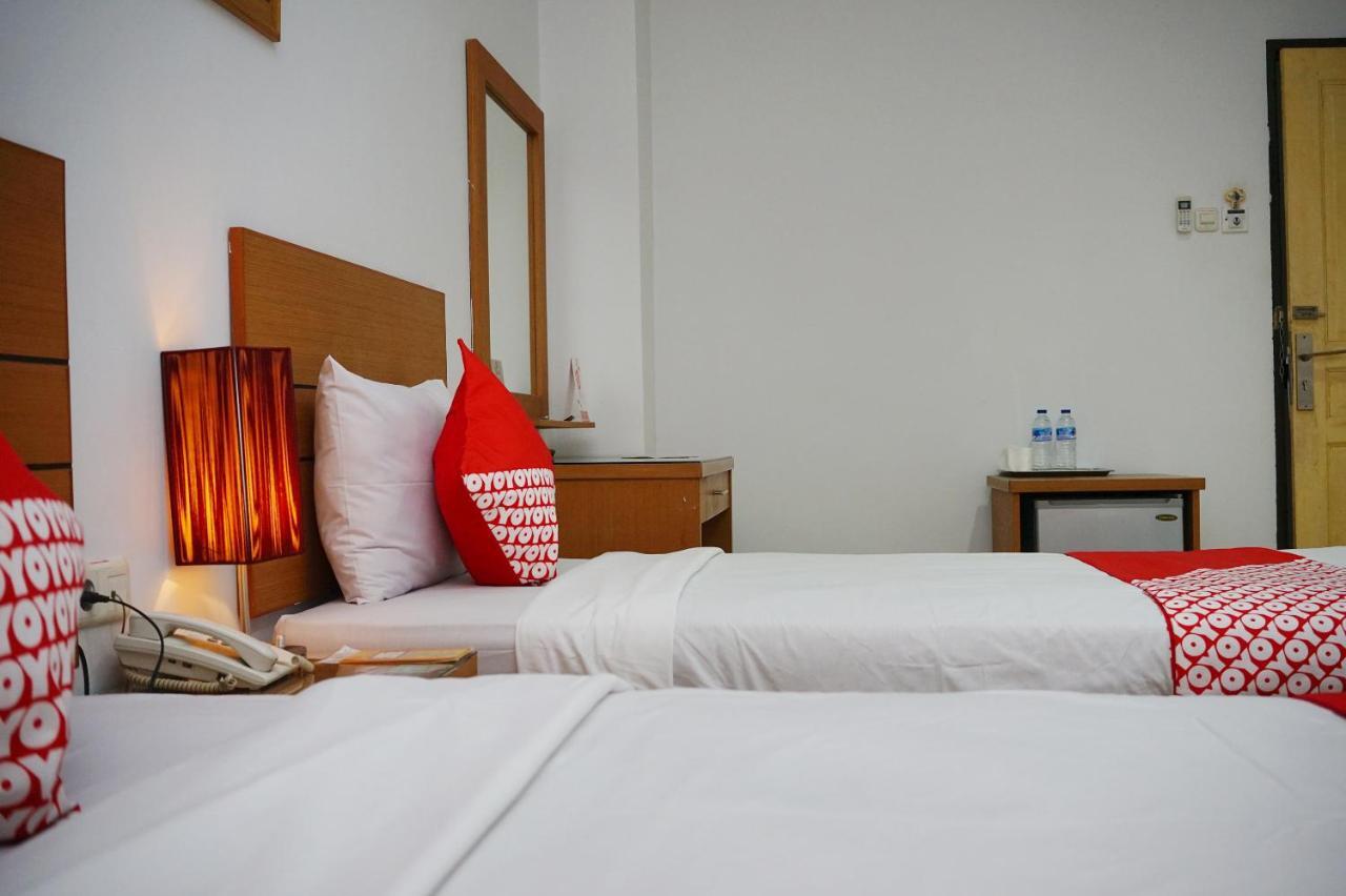 Oyo 2291 Hotel Bahagia Makassar Exteriör bild