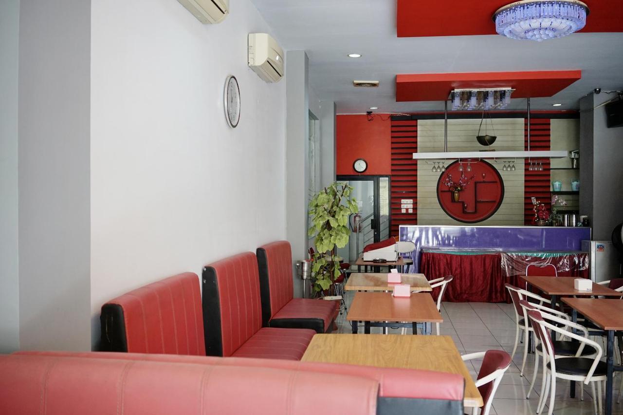 Oyo 2291 Hotel Bahagia Makassar Exteriör bild