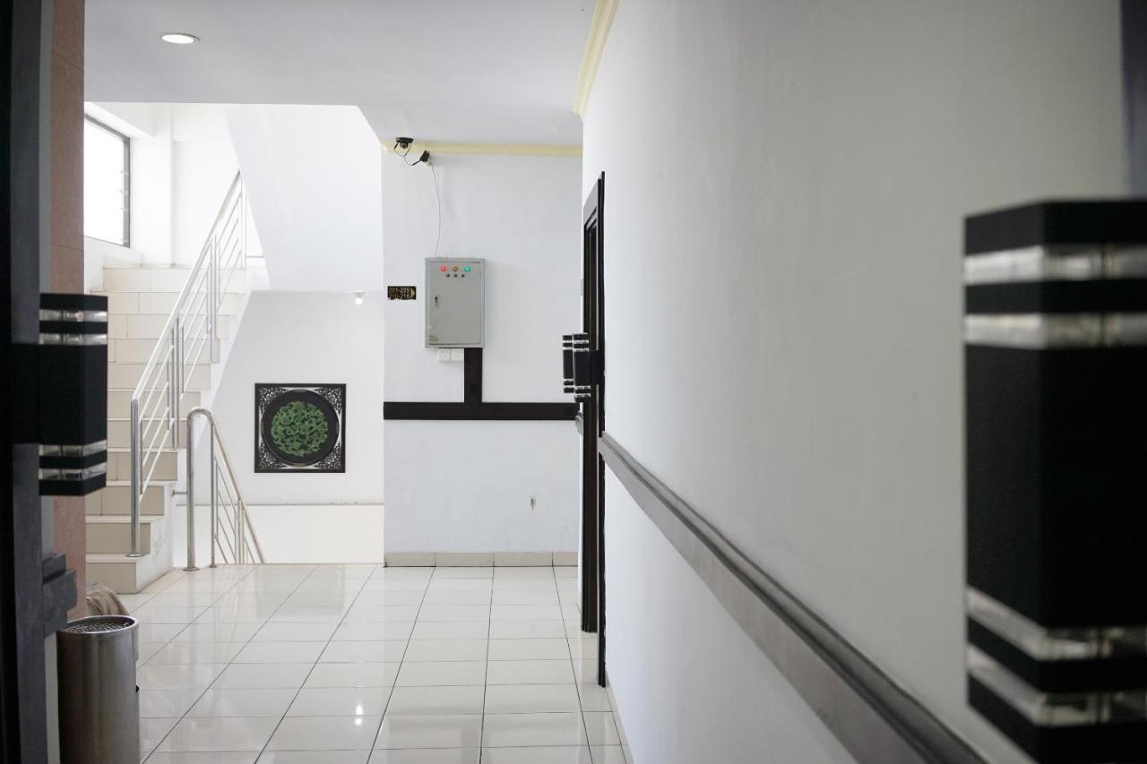 Oyo 2291 Hotel Bahagia Makassar Exteriör bild