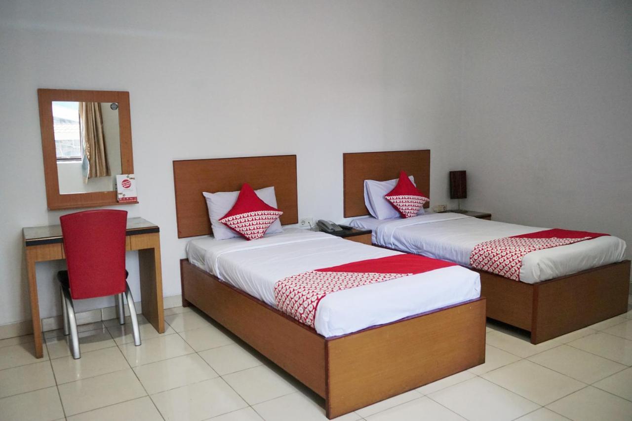 Oyo 2291 Hotel Bahagia Makassar Exteriör bild