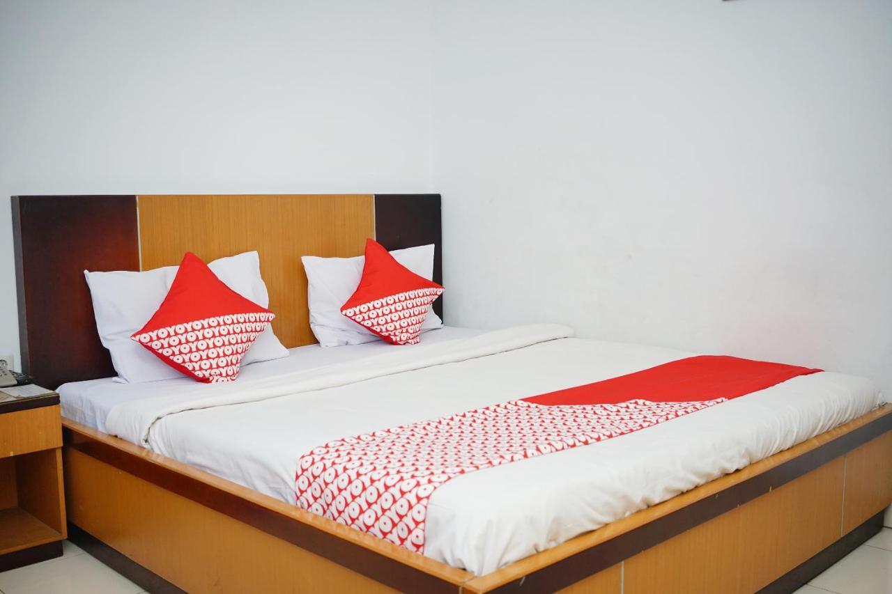 Oyo 2291 Hotel Bahagia Makassar Exteriör bild