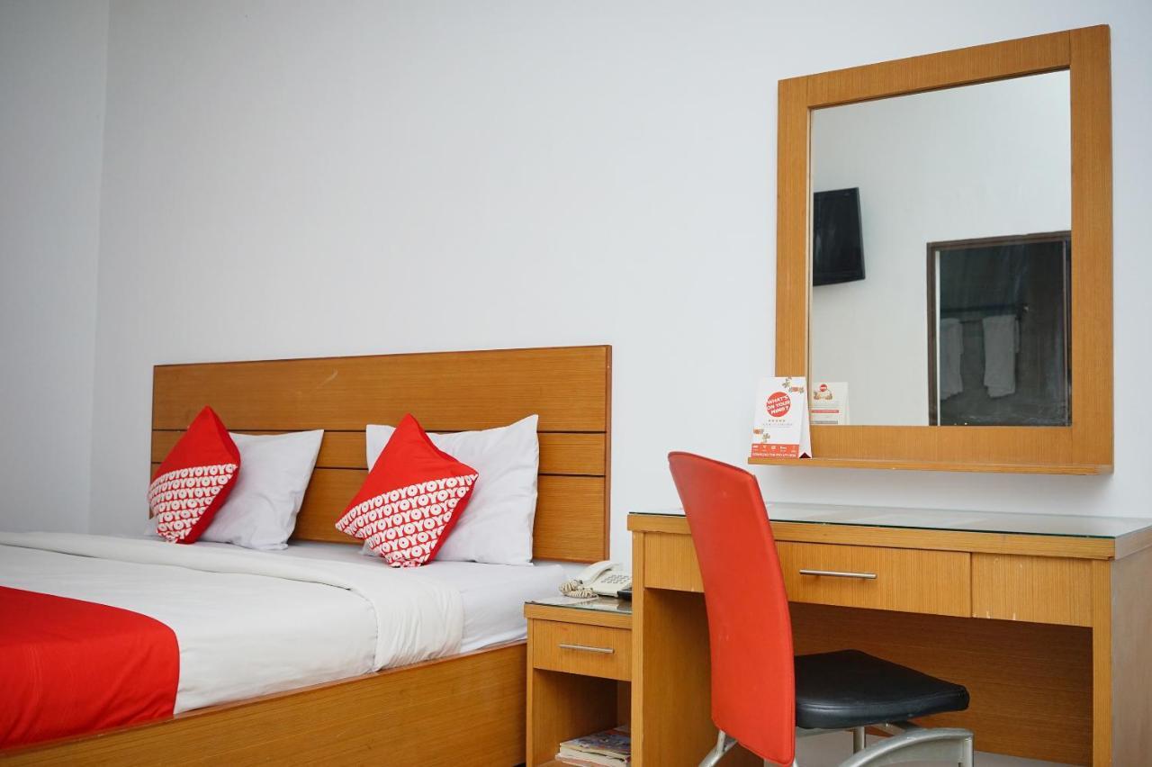 Oyo 2291 Hotel Bahagia Makassar Exteriör bild