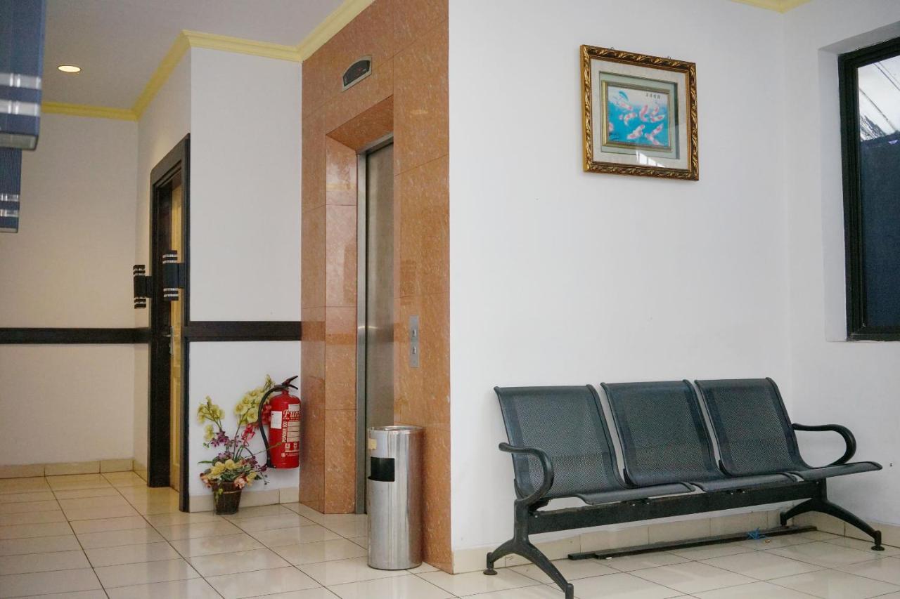 Oyo 2291 Hotel Bahagia Makassar Exteriör bild