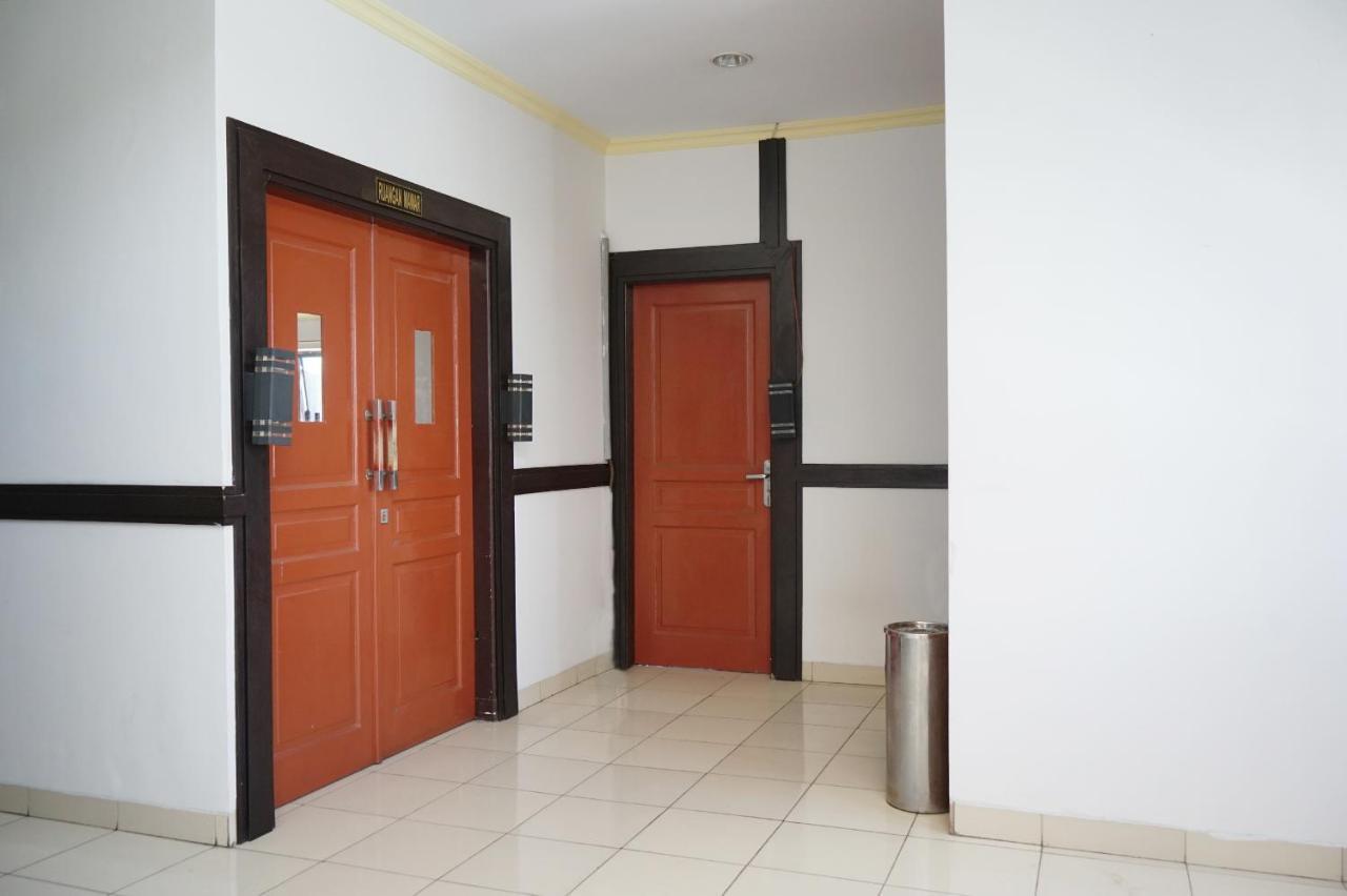 Oyo 2291 Hotel Bahagia Makassar Exteriör bild