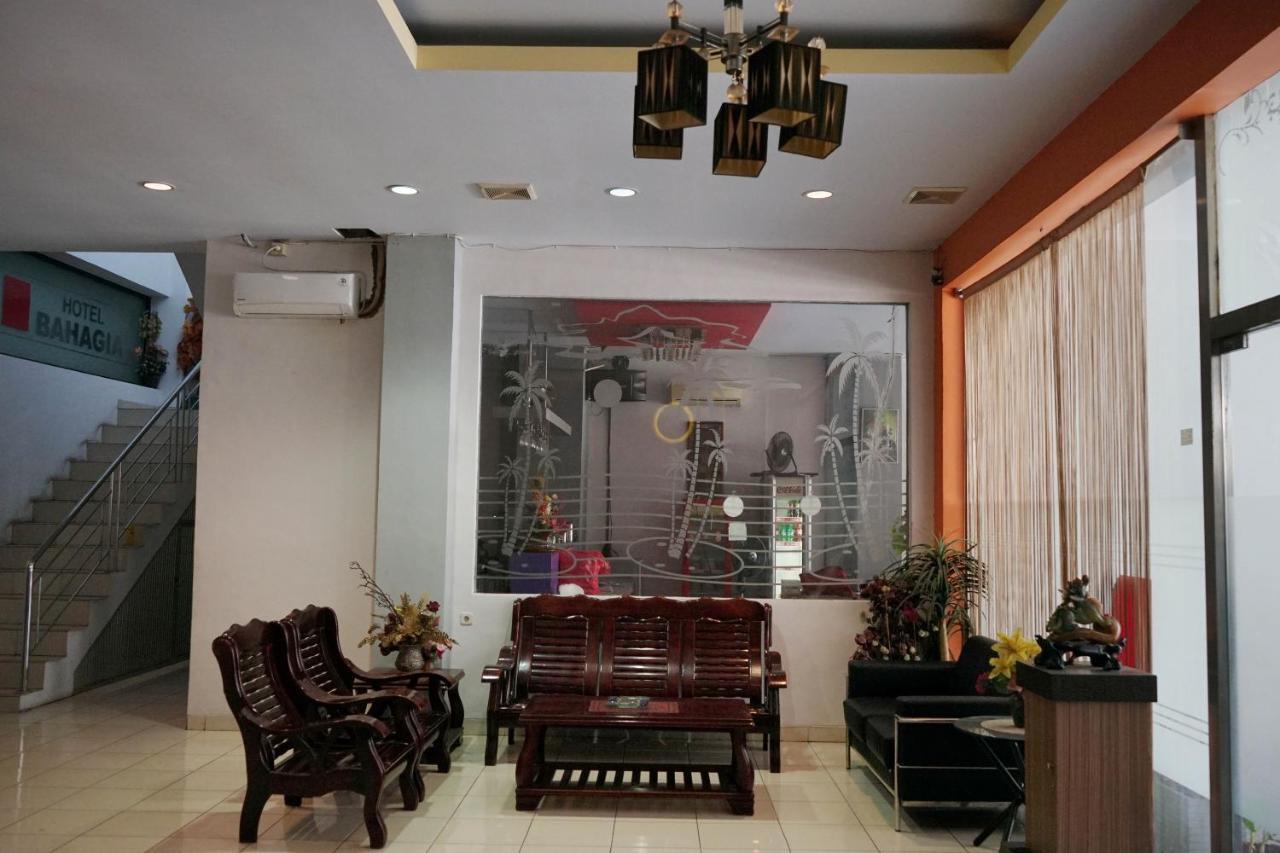 Oyo 2291 Hotel Bahagia Makassar Exteriör bild