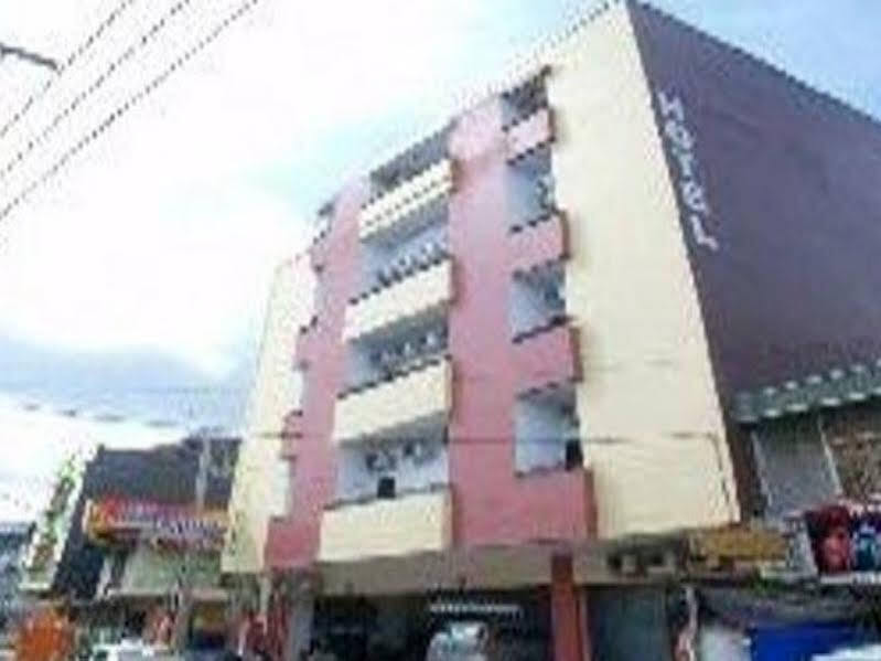 Oyo 2291 Hotel Bahagia Makassar Exteriör bild